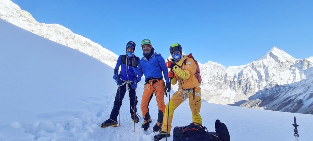 Tenji (middle), Kilian Jornet and David Göttler met while training in the Khumbu Icefall. © Tenji Sherpa